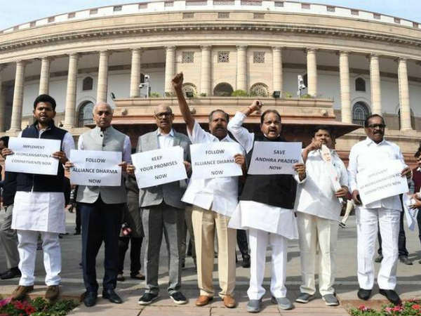 వర్శిటీల నిర్మాణానికి రూ.1500 కోట్లు అవసరమన్న టీడీపీ