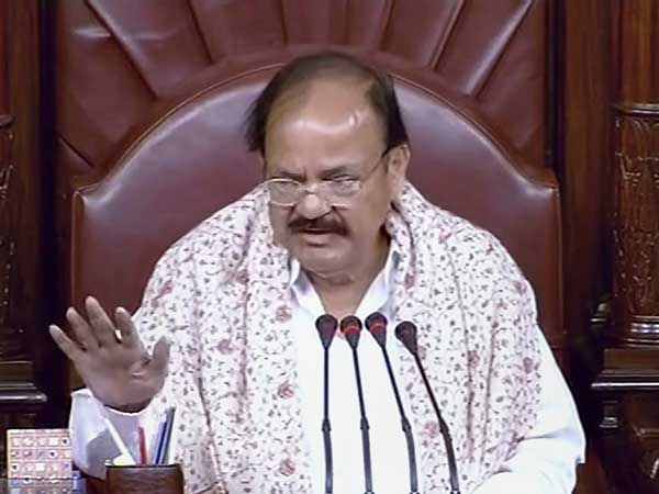రేణుకా చౌదరి వైపు చూశారు...