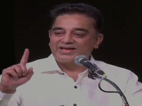 జెండాలో చేయి చేయి కలిపినట్లు