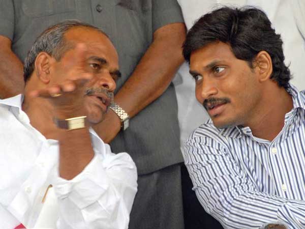 వైఎస్ఆర్కు, వైఎస్ జగన్కు అదే తేడా
