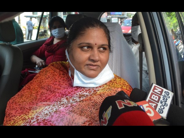 నేను ఏ రాజకీయ పార్టీలో లేను