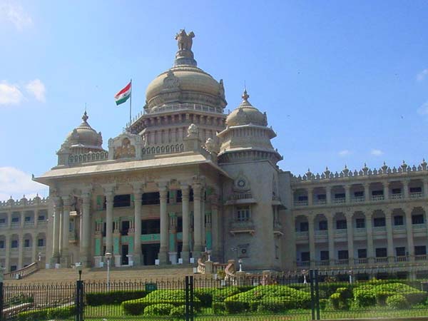 ముగ్గురే సీఎంలు