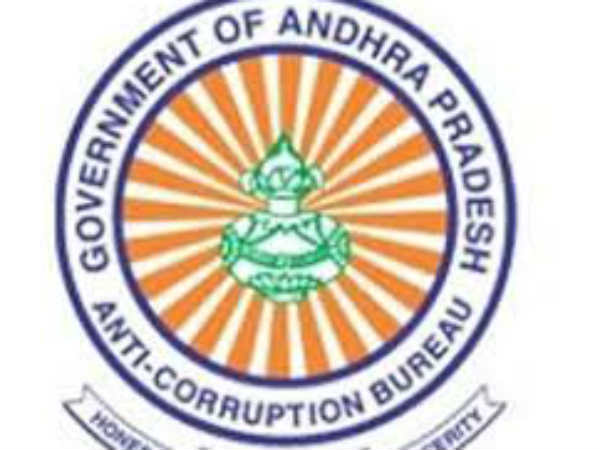 మూడో అక్రమార్కుడు...జీవీఎంసీ మజ్దూర్...