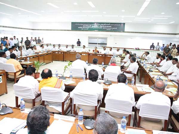 ఎంపీల సామూహిక రాజీనామాలు ?