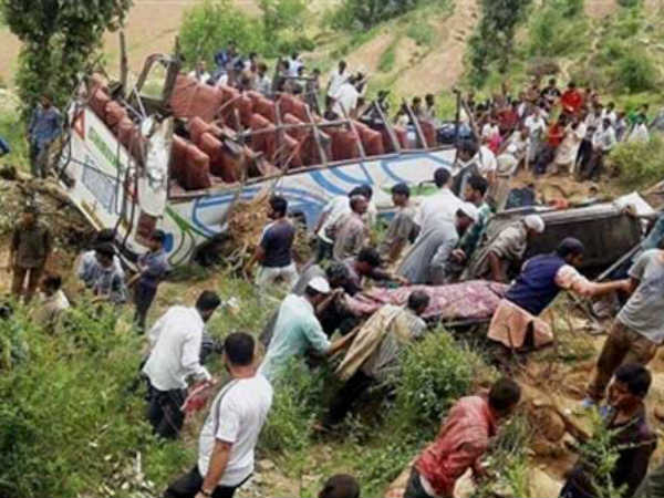 11 killed as bus falls into gorge in Uttarakhand 11 killed as bus falls into gorge in Uttarakhand