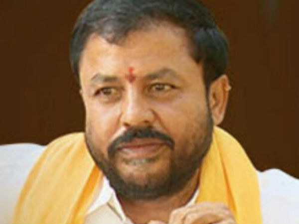 అనర్హత వేటు...వెంటాడుతోంది...
