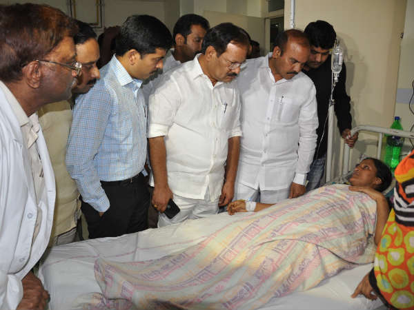 మరో మంత్రి ఆనందబాబు...పరామర్శ