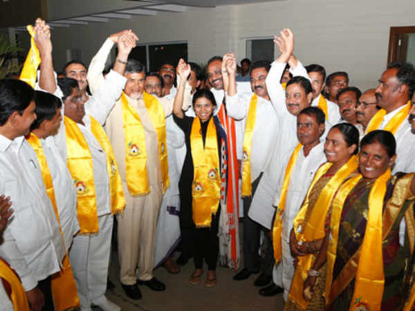 సర్వే పేరుతో షాక్...టికెట్ హుళిక్కేనా?...