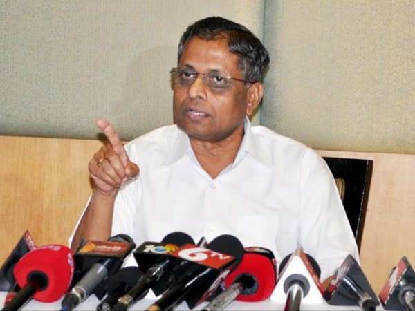 ప్రత్యేక హోదాపై 2 ఏళ్ళ క్రితమే పోరాటం చేయాలి