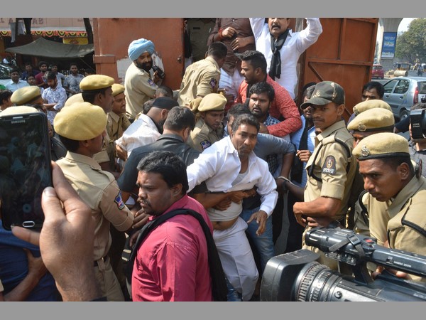 మీరు ఢిల్లీలో చేయవచ్చు, మేం హైదరాబాద్లో చేయొద్దా