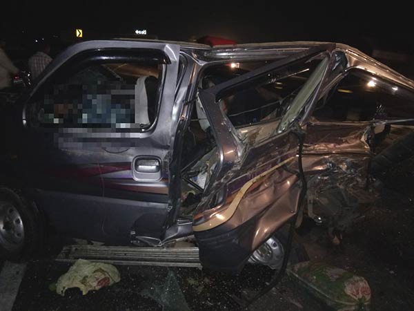 Five persons were killed in a car crash on the Krishnagiri-Hosur national highway. Five persons were killed in a car crash on the Krishnagiri-Hosur national highway.
