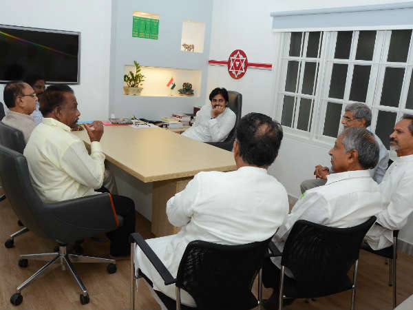 సలహాలు, సూచనలు సేకరిస్తున్న పవన్