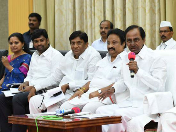 Telangana pumped up revenue surplus, CAG exposes deficit of Rs 5,392 crore Telangana pumped up revenue surplus, CAG exposes deficit of Rs 5,392 crore