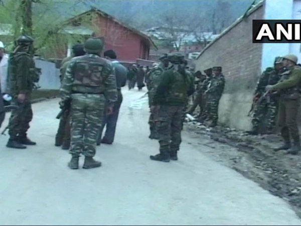 2 policemen martyred, 4 terrorists killed in Kupwara, search ops continue 2 policemen martyred, 4 terrorists killed in Kupwara, search ops continue
