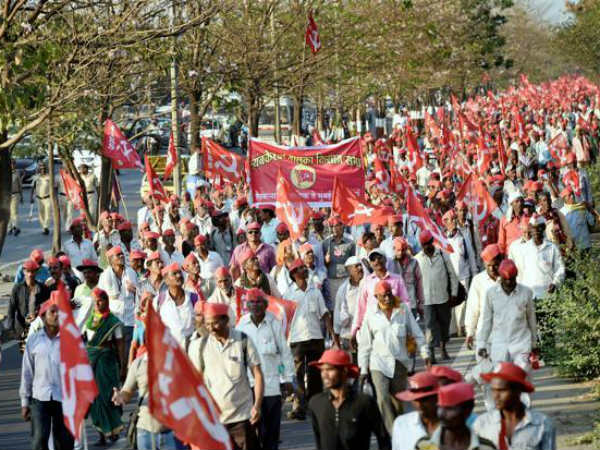 భోజనం సమకూర్చిన ముంబై డబ్బావాలాలు