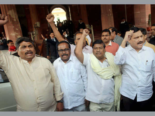 టీడీపీ, వైసీపీలతోపాటు టీఆర్ఎస్ ఎంపీలు