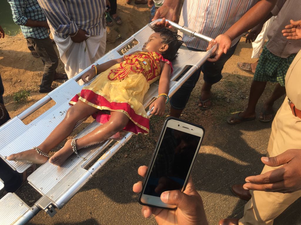 Auto falls into open well in Nizamabad district, 1 dead Auto falls into open well in Nizamabad district, 1 dead