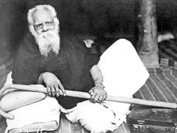 Periyar Statue Vandalised In Tamil Nadu's Vellore After BJP Leader's Facebook Post Periyar Statue Vandalised In Tamil Nadu's Vellore After BJP Leader's Facebook Post