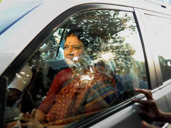 శశికళ అభ్యర్థన, కమిషన్ తిరస్కరణ...