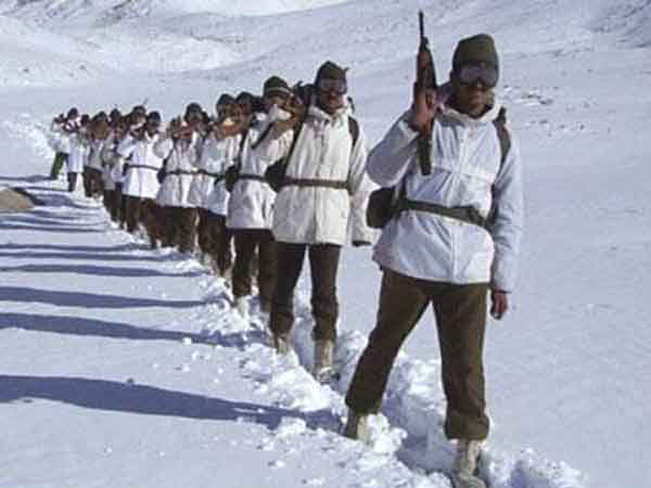Valiant Army Jawans Rescue 680 Stranded Tourists in Blizzard-hit Arunachal Pradesh Valiant Army Jawans Rescue 680 Stranded Tourists in Blizzard-hit Arunachal Pradesh