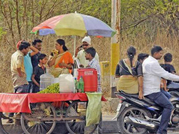 వడగాల్పులపై ప్రజల్లో అవగాహన...