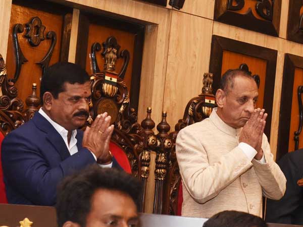 గవర్నర్ ఉన్నారని కూడా చూడలేదు...