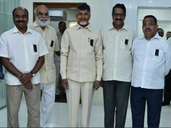 ఇక సినీ పరిశ్రమలోనూ...పవన్ కు చెక్ చెప్పేందుకు