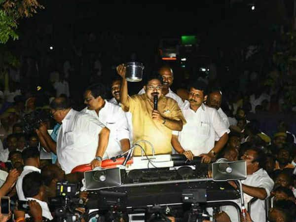 అమ్మ ప్రభుత్వానికి పోటి!