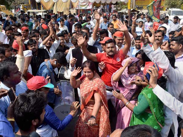 ఇప్పుడు కలిశాయి కానీ