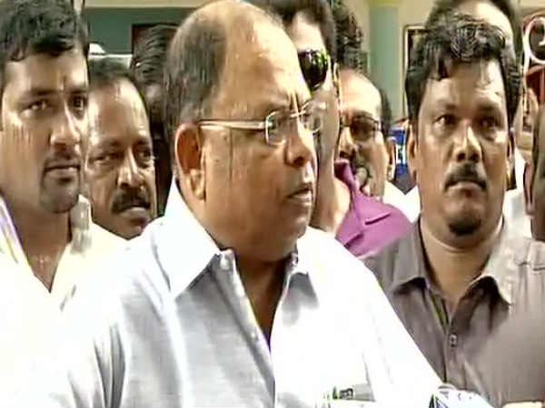 ప్రభుత్వ ఉద్యోగులకు వార్నింగ్