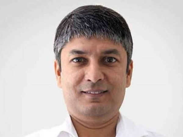 విపుల్ అంబానీ సహా పలువురు సిబ్బంది అరెస్ట్