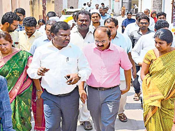 Seven Guntur civic officials suspended Seven Guntur civic officials suspended