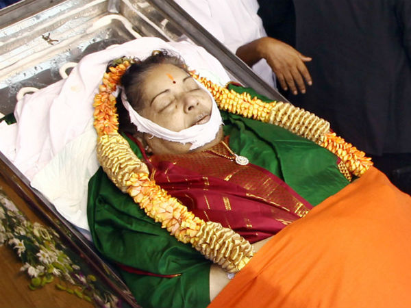 శశికళ ఏం చేశారు !