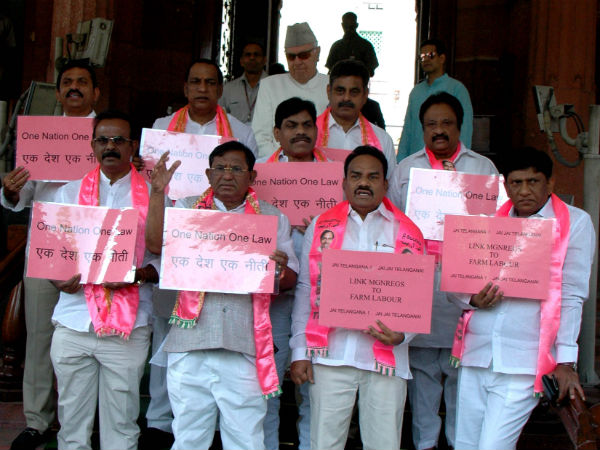 ఇదో పొలిటికల్ గేమ్