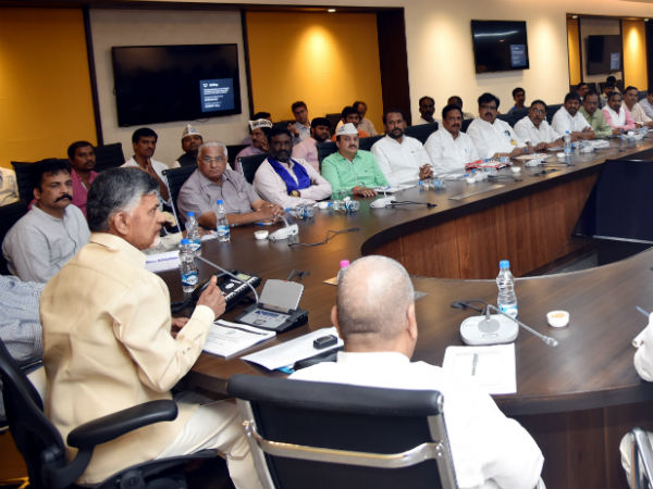 మోడీ నాకు జూనియర్, నేను మోడీ వద్దకు వెళ్లలేదు
