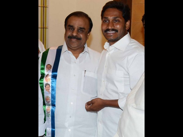 చంద్రబాబు రాజీనామా చేయాలి