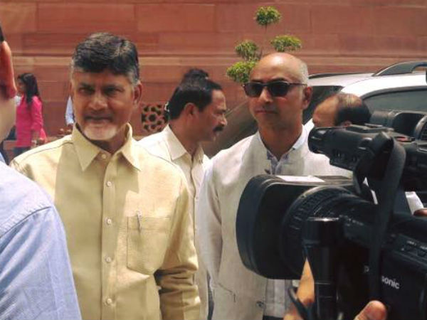 సతాయించే అల్లుడిలా, భయం ఉండదా?