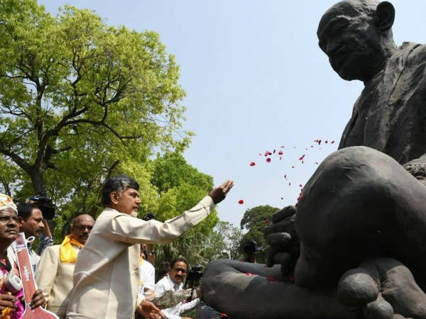 జగన్ కేసులపై జవదేకర్ ఇలా