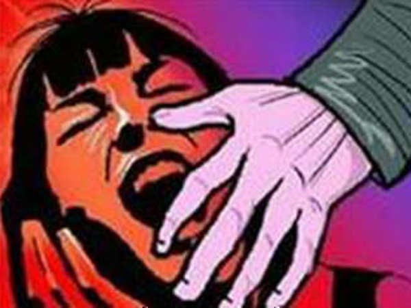 డబ్బు ఆశకు లొంగిన తల్లిదండ్రులు