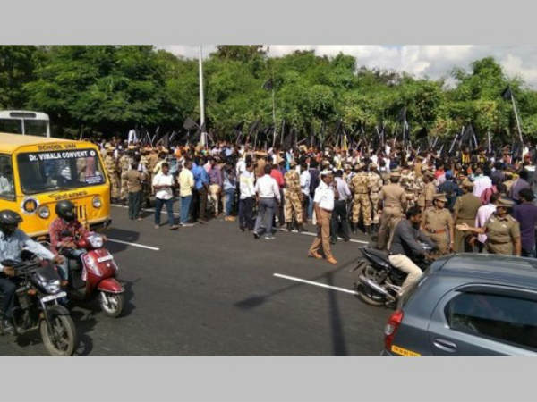 ముళ్లును ముళ్లుతోనే తియ్యాలి