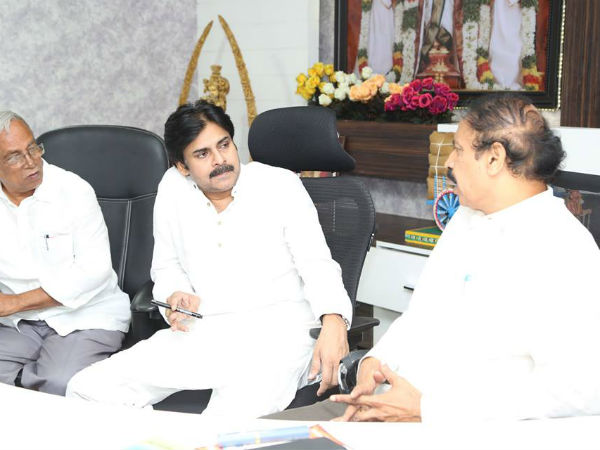 రాజ్యసభ ఎంపీలు రాజీనామా చేయాలి