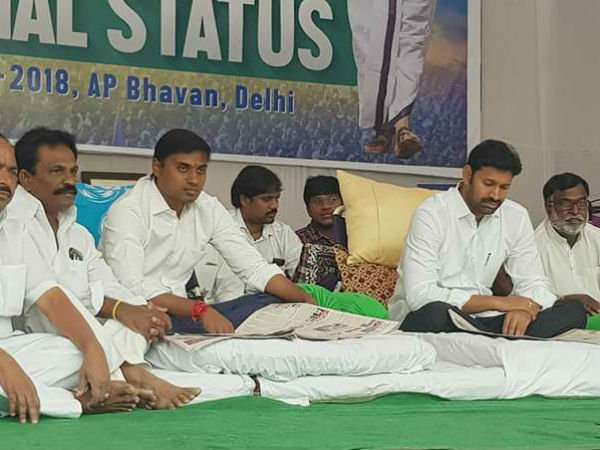 తమిళుల తరహాలో..