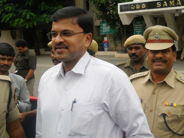 Former JD Laxminarayana to intaract with farmers in Guntur Former JD Laxminarayana to intaract with farmers in Guntur
