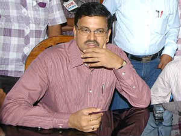 రాజీనామా ఆమోదం ఆలస్యం