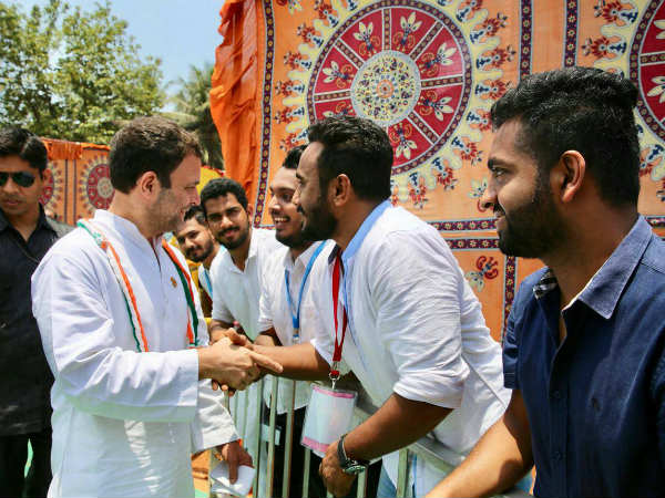 లూటీ బ్యాచ్ ఒక్కటైయ్యింది