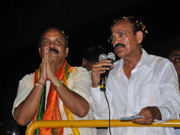 మోడీ మాటలకు నేనే సాక్షి