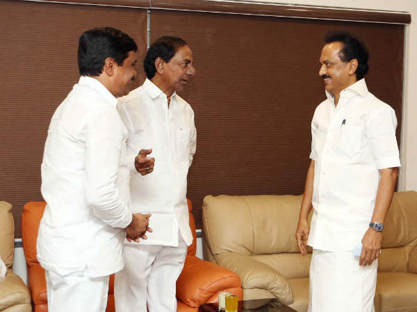 కరుణానిధి ఆప్యాయంగా పలకరించారు, దిశానిర్దేశనం