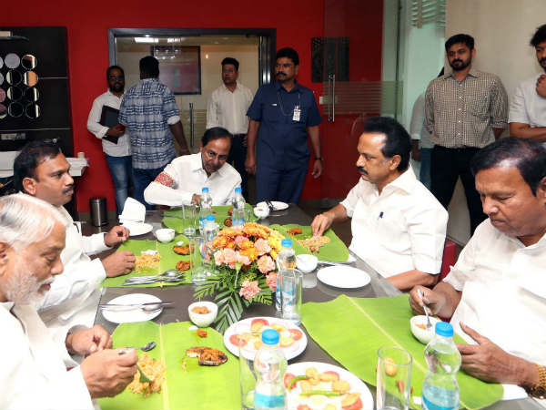 స్టాలిన్ నివాసంలో కేసీఆర్ భోజనం