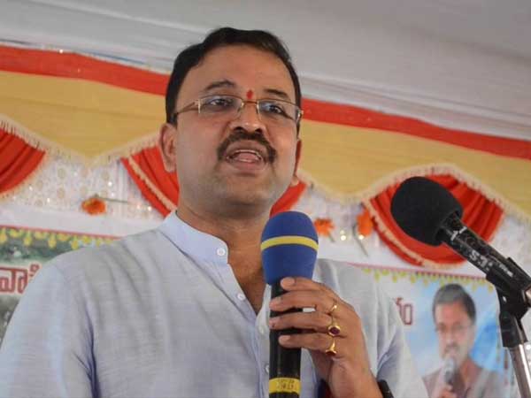 కొందరు అడ్డంకులు సృష్టించే ప్రయత్నం చేస్తారు
