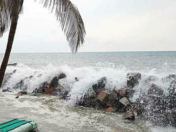 Govt warns of 2-3 metre high waves, says Kerala, Bengal coasts particularly vulnerable Govt warns of 2-3 metre high waves, says Kerala, Bengal coasts particularly vulnerable